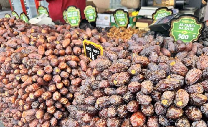 Ramazan öncesi hurma çeşitleri tezgahlarda yerini aldı