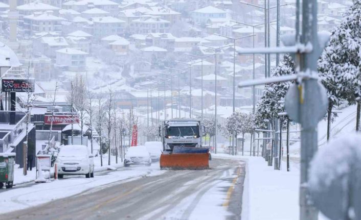 Sakarya’da kar sebebi ile kapanan 43 grup yolu ulaşıma açıldı