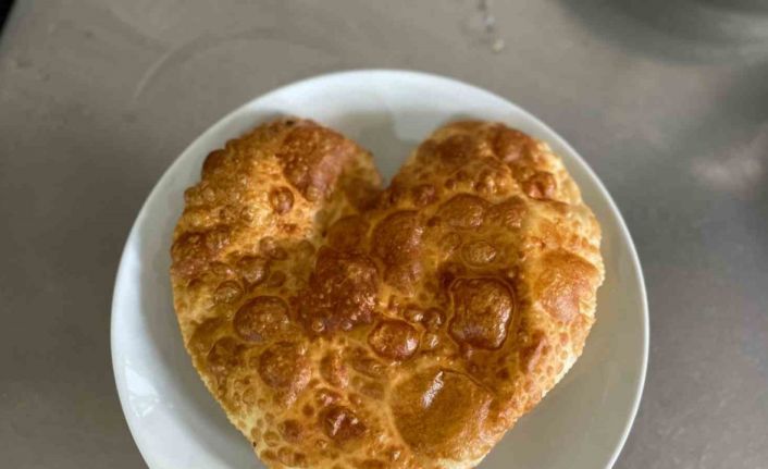 Sevgililer Günü’ne özel kalpli çibörek