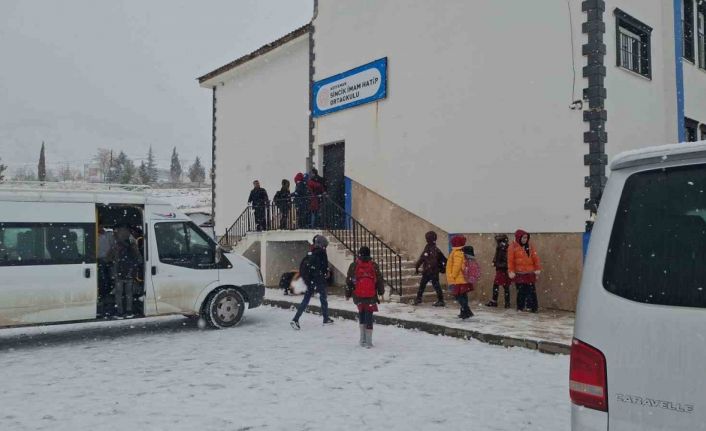 Sincik’te okullar öğleden sonra tatil edildi