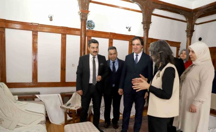Sivas’ta ’Geçmişten Geleceğe, Hayalden Gerçeğe’ sergisi açıldı