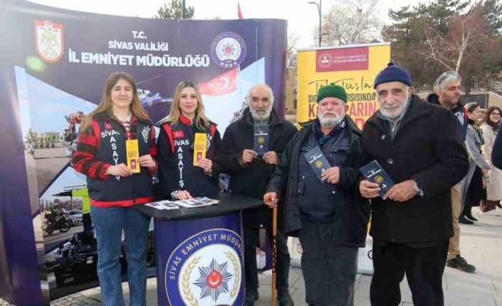 Sivas’ta ’Kadına El Kalkamaz’ ve KADES broşürleri dağıtıldı