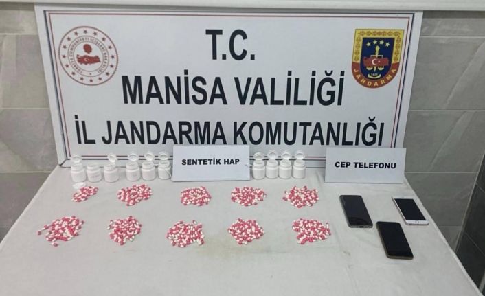 Şüphe üzerine durdurulan araçtan 525 adet uyuşturucu hap çıktı