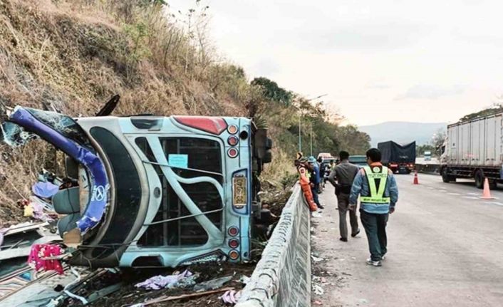 Tayland’da otobüs devrildi: 18 ölü, 31 yaralı