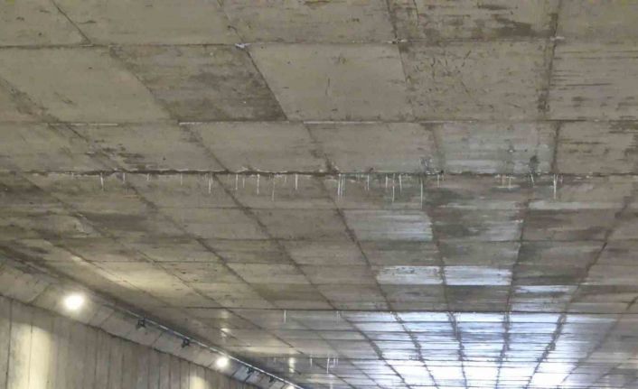 Tekirdağ’da alt geçitte buz sarkıtları oluştu