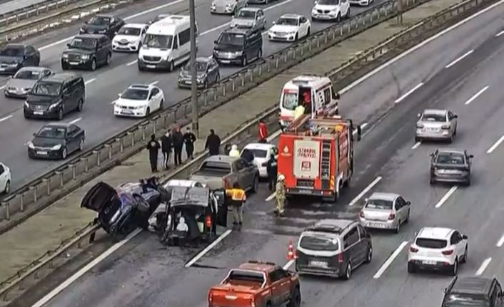 TEM Otoyolu’nda zincirleme kaza: 2 yaralı