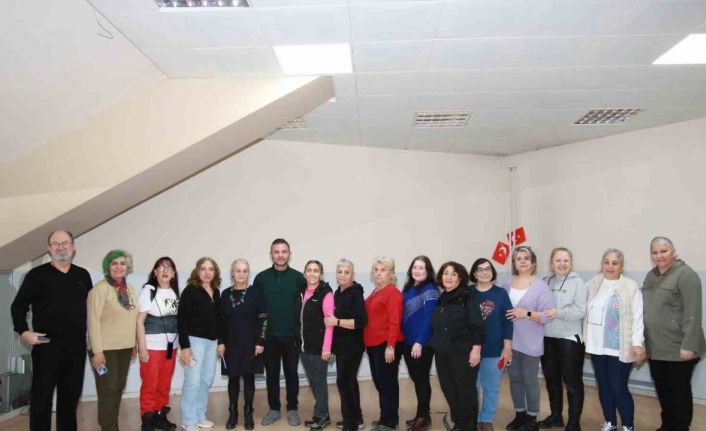 Tiyatroda hünerlerini sergileyecekler