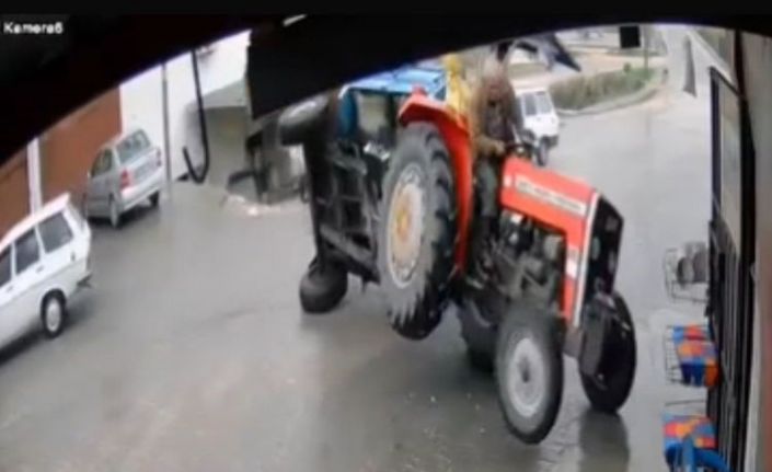 Traktörün römorku şaha kalktı, facia kıl payı atlatıldı