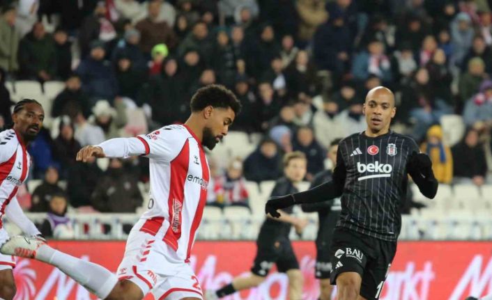 Trendyol Süper Lig: Sivasspor: 0 - Beşiktaş: 1 (İlk yarı)