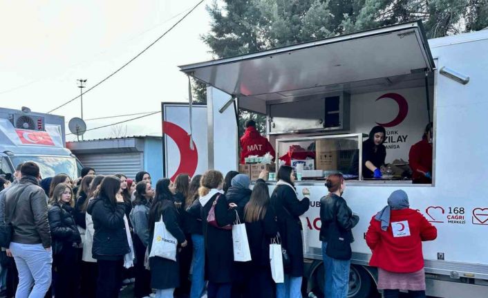 Türk Kızılay Manisadan EGEKAFta öğrencilere 10 bin kişilik yemek ikramı