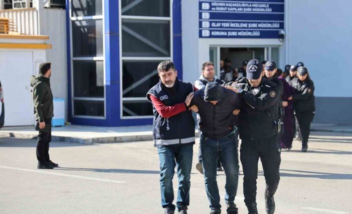 Türkiye’den 20 bin dolara Avrupa’ya insan kaçırıyor