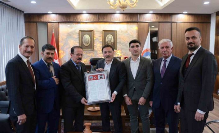 Vali Çiçek, Kültür ve turizm Müdürü Dursun’u kabul etti