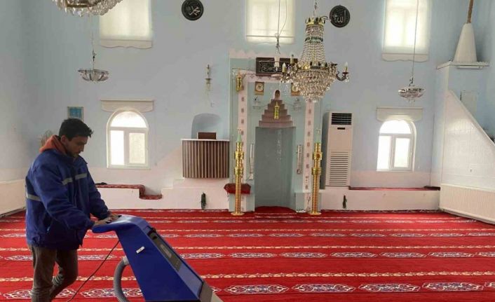 Vezirköprü camilerinde Ramazan temizliği