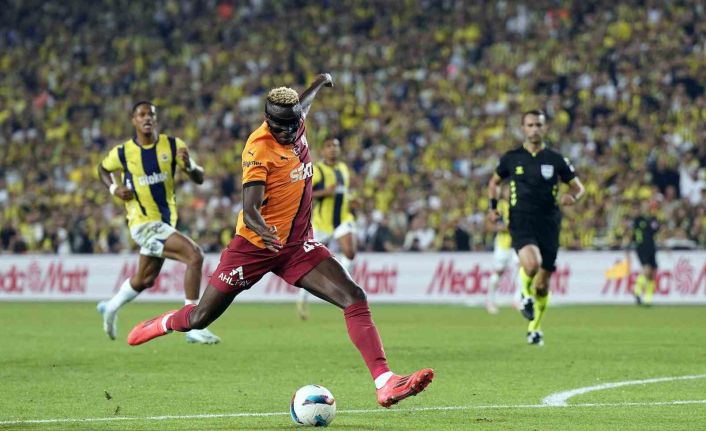Victor Osimhen’den derbilerde skora katkı