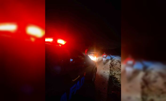 Yalova’da kar yağışı kaza getirdi, mahsur kalan bir kişi kurtarıldı