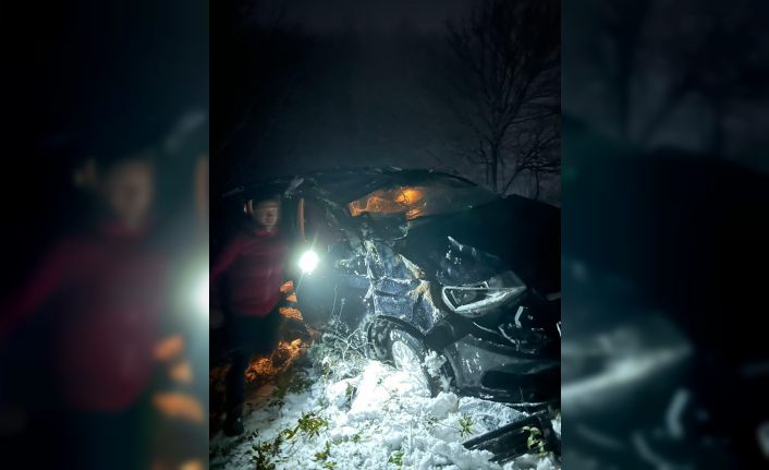 Yalova’da kontrolden çıkan otomobil taklalar attı: 1 yaralı