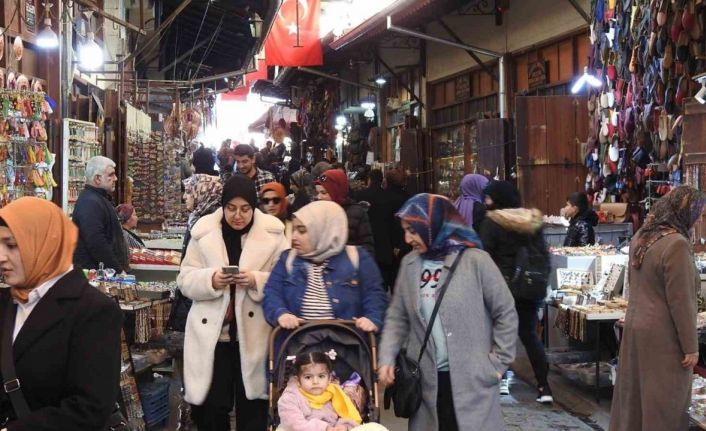 Yarıyıl tatilinde yerli turistler Gaziantep’e akın etti