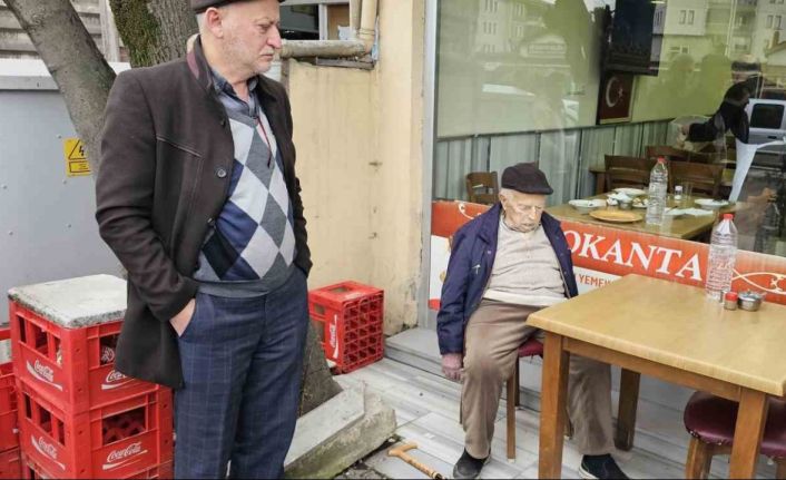 Yemek yerken kalp krizi geçirdi, ekiplerin müdahalesiyle hayata döndürüldü