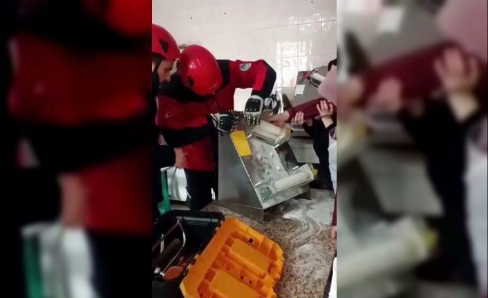 Yurtta öğrencilere lahmacun yaparken parmağını hamur makinasına kaptırdı