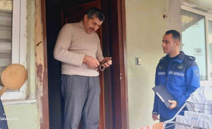 Zabıta ekipleri kayıp cüzdanı sahibine ulaştırdı