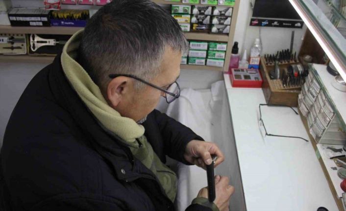 Zamana karşı direnen son usta: "Saat tamirciliği yok oluyor"