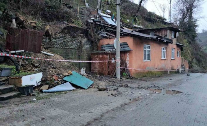 Zonguldak’ta heyelan sonrası 3 ev tahliye edildi