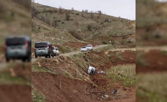 Adıyaman’da hafif ticari araç şarampole yuvarlandı: 5 yaralı