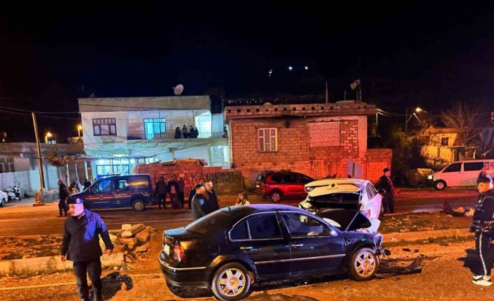 Adıyaman’da iki otomobil çarpıştı: 7 yaralı