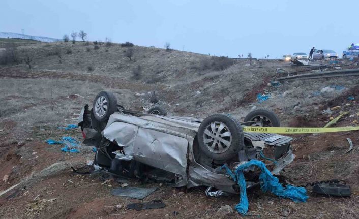 Adıyaman’da takla atan otomobil şarampole yuvarlandı: 1 ölü, 3 yaralı