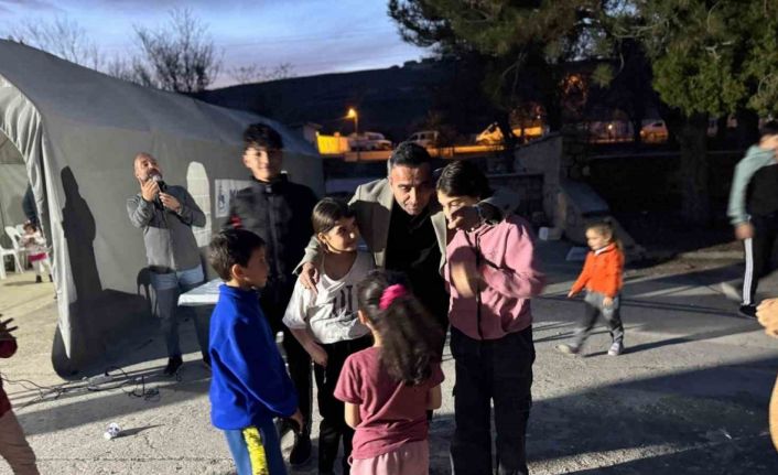 Akçadağ Belediye Başkanı Ulutaş, depremzedelerle iftar yaptı