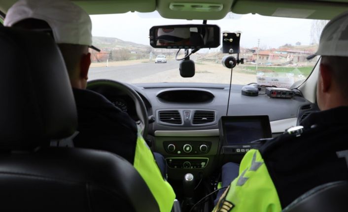 Aksaray’da jandarma gece gündüz radar denetiminde
