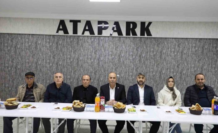 Alaca Belediye Başkanı Arslan belediye personeli ile iftarda buluştu