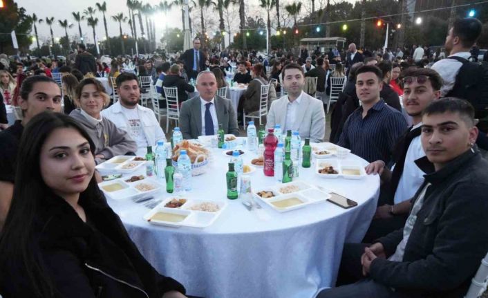 Antalyada kampüs iftarına öğrencilerden yoğun ilgi