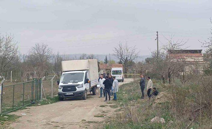 Arkadaşları tarafından park halindeki aracında ölü bulundu