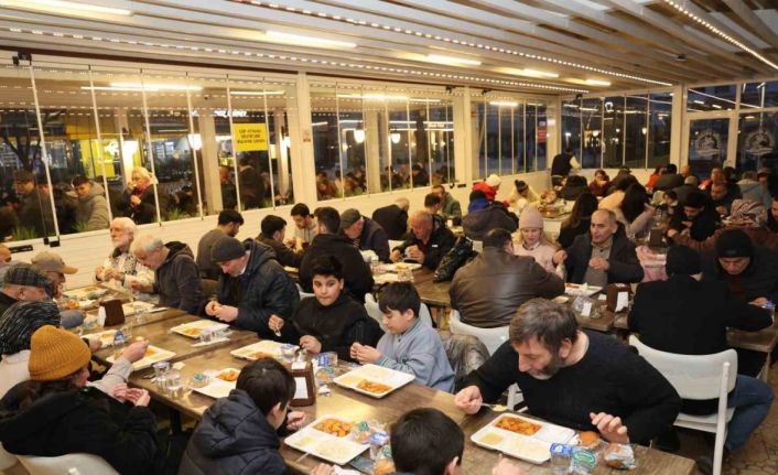 Atakum’da kurulan ilk iftar sofrasına yoğun ilgi