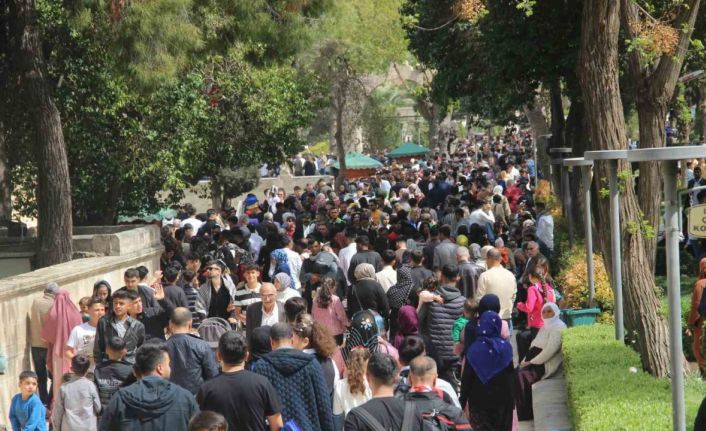 Balıklıgöl bayramın 2’nci gününde ziyaretçi akınına uğradı