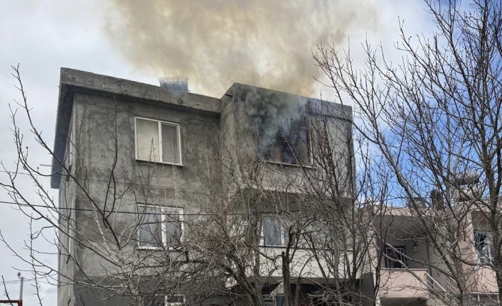 Bandırmada çıkan ev yangını kontrol altına alındı