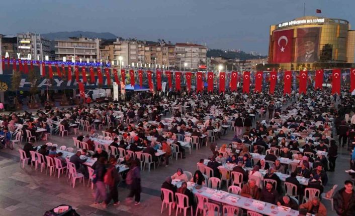 Başkan Çerçioğlu, iftarda vatandaşlarla buluştu