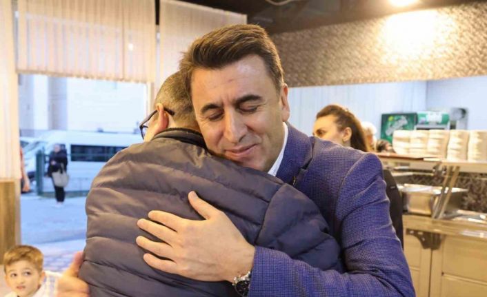 Bilecik Valisi Şefik Aygöl, iftarda huzurevi sakinleri ve çocuklarla buluştu