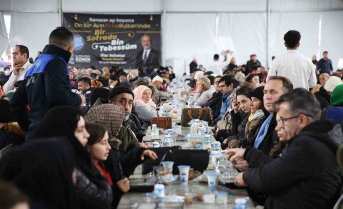 Binlerce vatandaş Eyüpsultan’da dev iftar sofrasında buluşuyor