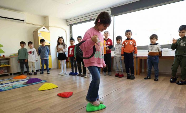 Büyükşehir’in Manavgat kreşinde çocuklar eğlenirken öğreniyor