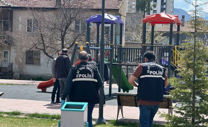 Çocuk parkında bıçaklı kavga: 1 ağır yaralı