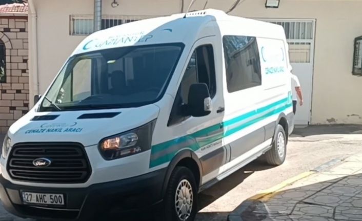 Devrilen traktörün altında hayatını kaybetti