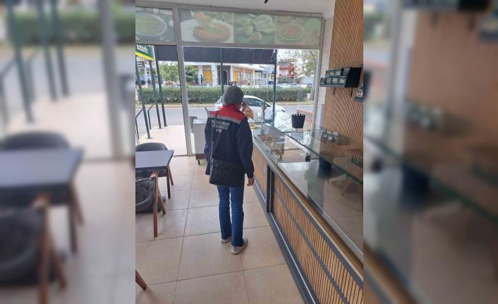 Didim’de şekerleme ve tatlı satışı yapılan işletmeler denetlendi