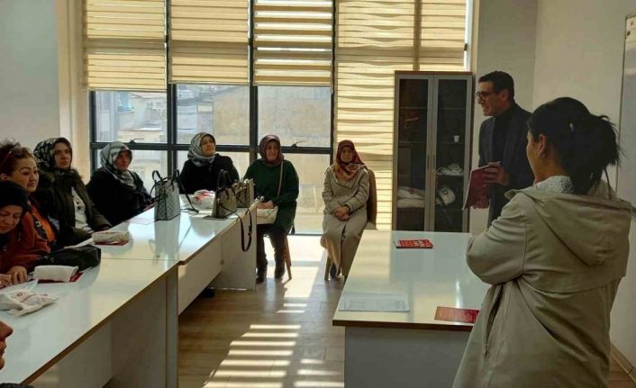 Elazığ Belediyesinde, işitme engelli kadınlara yönelik eğitimler sürüyor