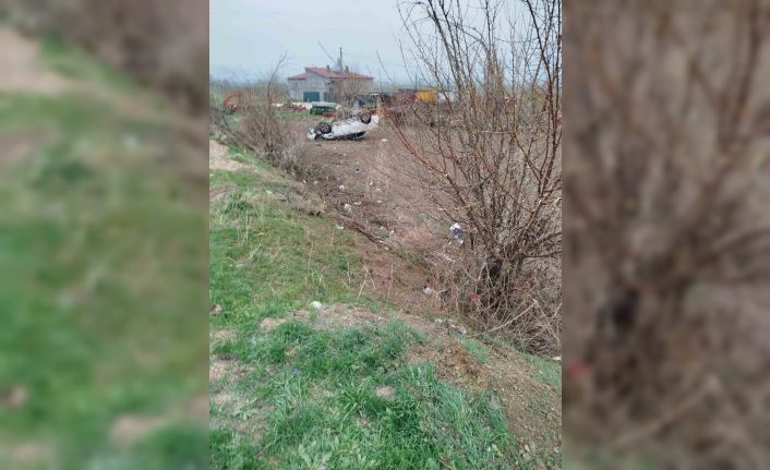 Elazığ’da iki araç çarpıştı, biri bahçeye uçtu: 6 yaralı