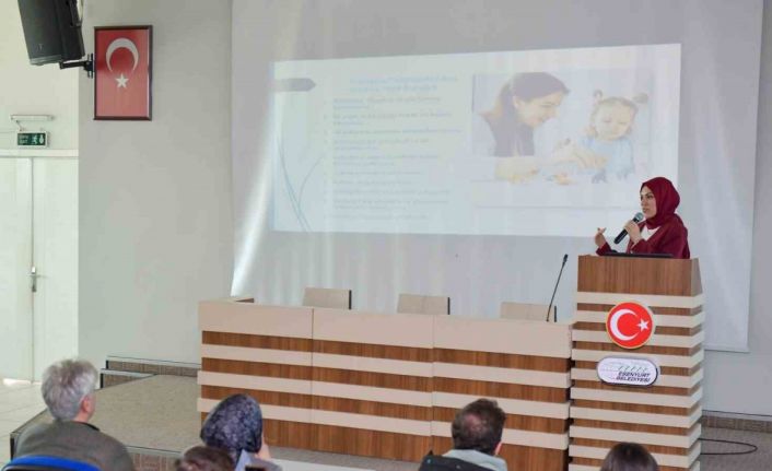 Esenyurt’ta ailelere dil ve konuşma gelişimi semineri