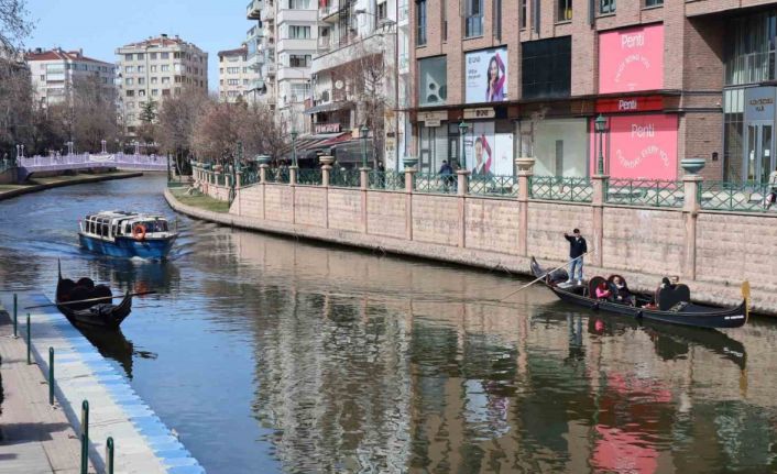 Eskişehir’de güzel hava gondollarda yoğunluk oluşturdu