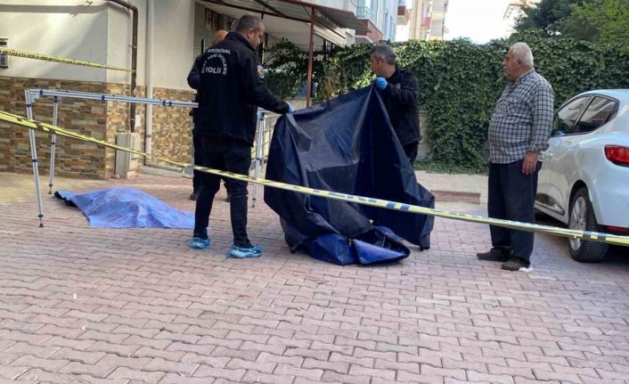 Evinin balkonundan düşen yaşlı kadın hayatını kaybetti