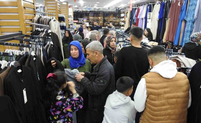 Gaziantep’te Ramazan’ın son günü alışveriş yoğunluğu had safhaya çıktı